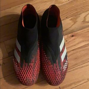 Adidas predator lace less elite cleat.